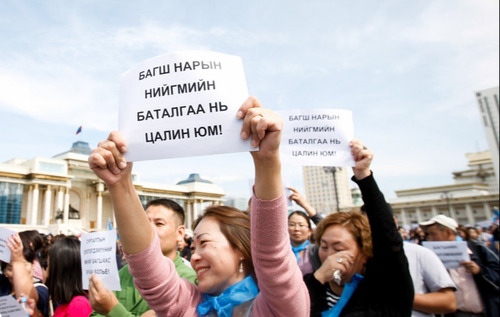 Багш нарын цалинг 3.5 сая төгрөг хүртэл нэмэх зарчмын саналыг дэмжиж 42 гишүүн гарын үсэг зуржээ